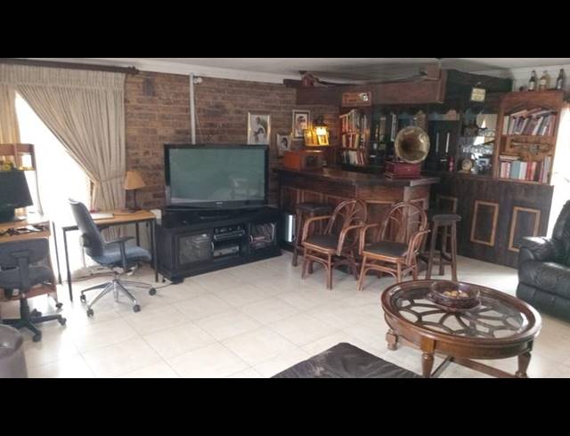 3 BEDROOM HOUSE FOR SALE IN WINCHESTER HILLS EXT 3